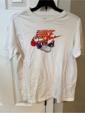Vintage The Nike Tee white youth XL (fits adult M) t-shirt Shoe/Nike logo